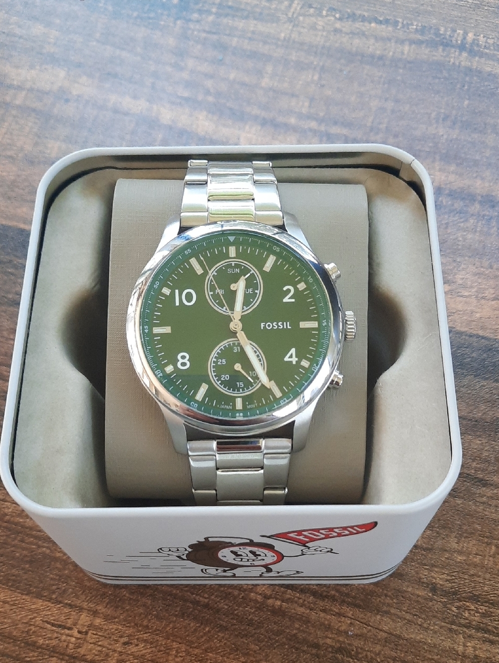 Fossil Men’s Watch with Green Dial and Silver Bracelet